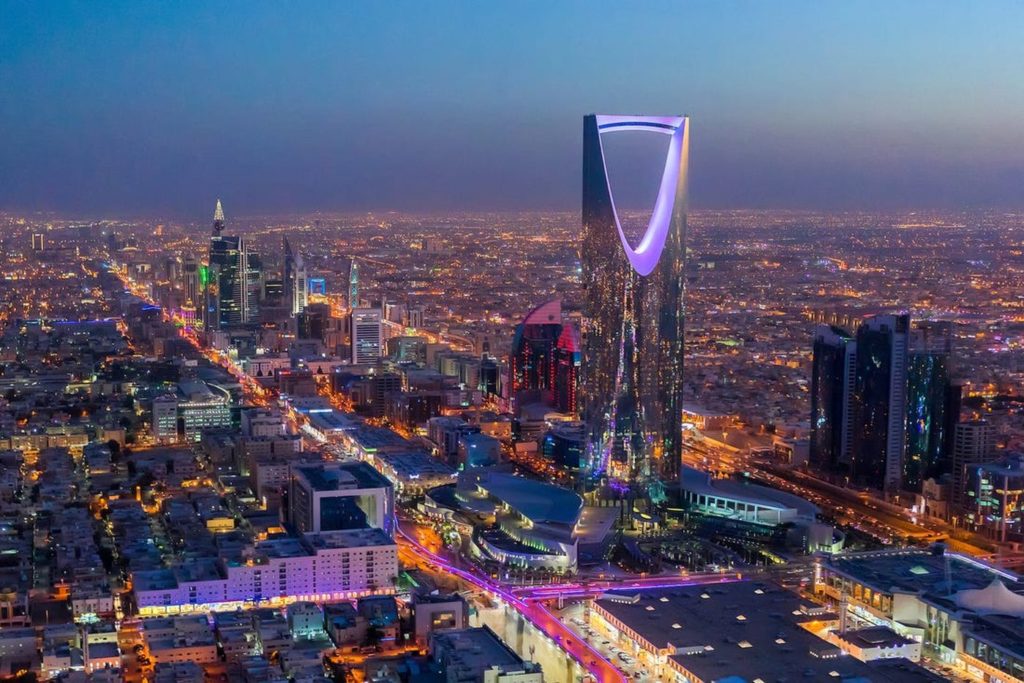 Ville d'Arabie Saoudite de nuit